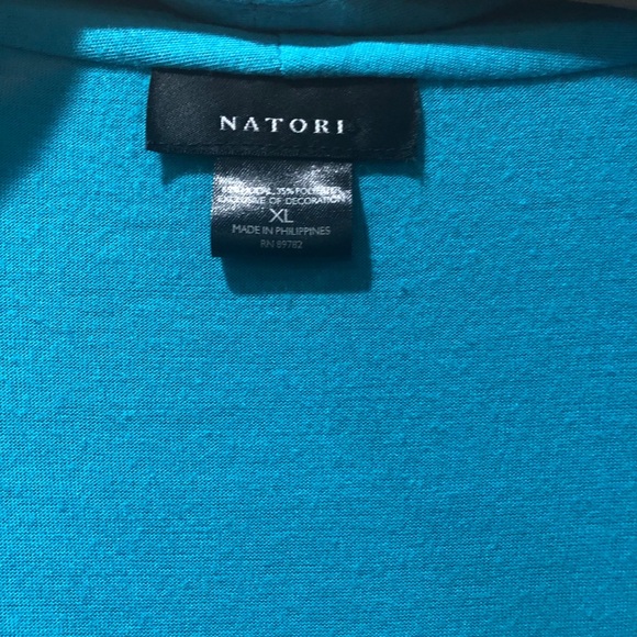 Robe - Picture 2 of 3